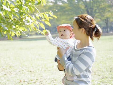 周公解梦梦见自己抱着小孩是什么意思，做梦梦到自己抱着小孩好不好