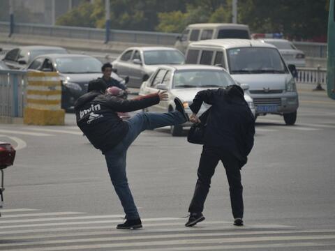 周公解梦梦见很多人打架是什么意思 做梦梦到很多人打架代表什么