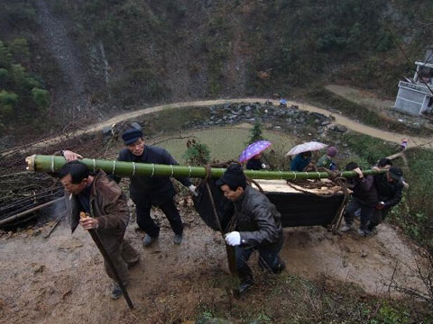 周公解梦梦见别人抬死人是什么意思 做梦梦到别人抬死人代表什么