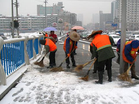 周公解梦梦见扫雪是什么意思 做梦梦到扫雪代表什么