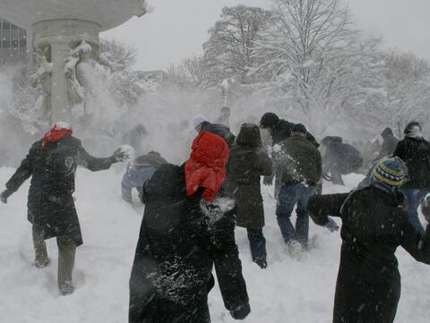 周公解梦梦见打雪仗是什么意思 做梦梦到打雪仗代表什么