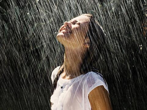 周公解梦梦见被大雨淋湿是什么意思 做梦梦到被大雨淋湿代表什么